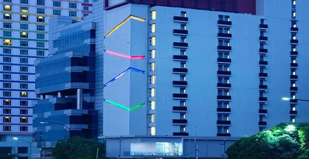 Amaris Hotel Slipi Jakarta Exterior photo