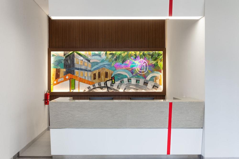 Amaris Hotel Slipi Jakarta Exterior photo
