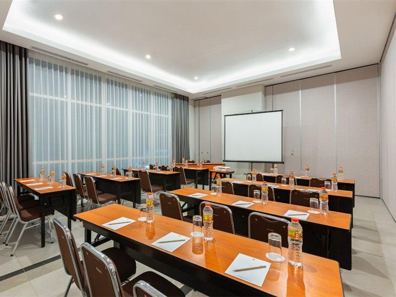 Amaris Hotel Slipi Jakarta Exterior photo